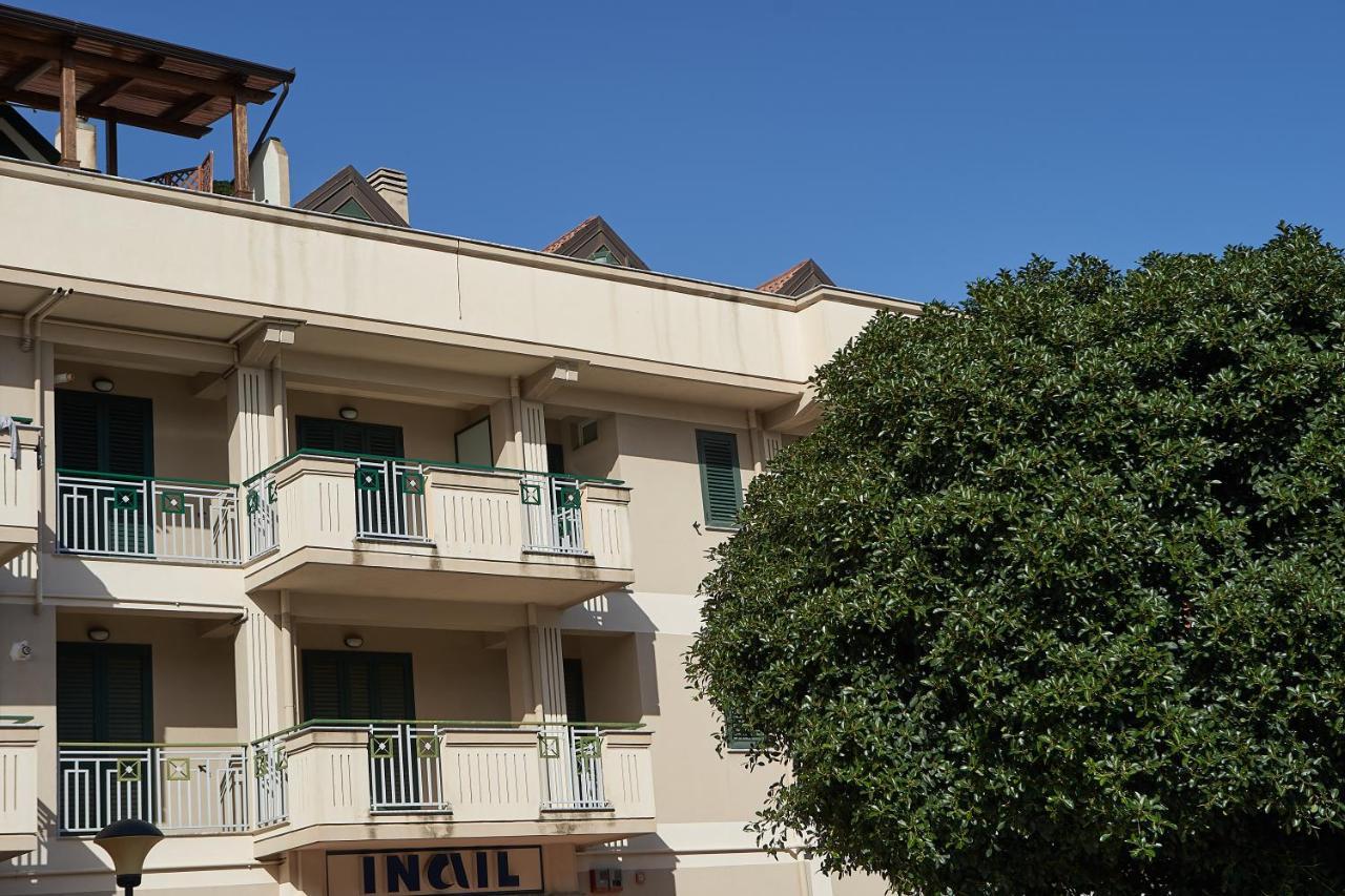 B&B Mary Grace Rossano Stazione エクステリア 写真
